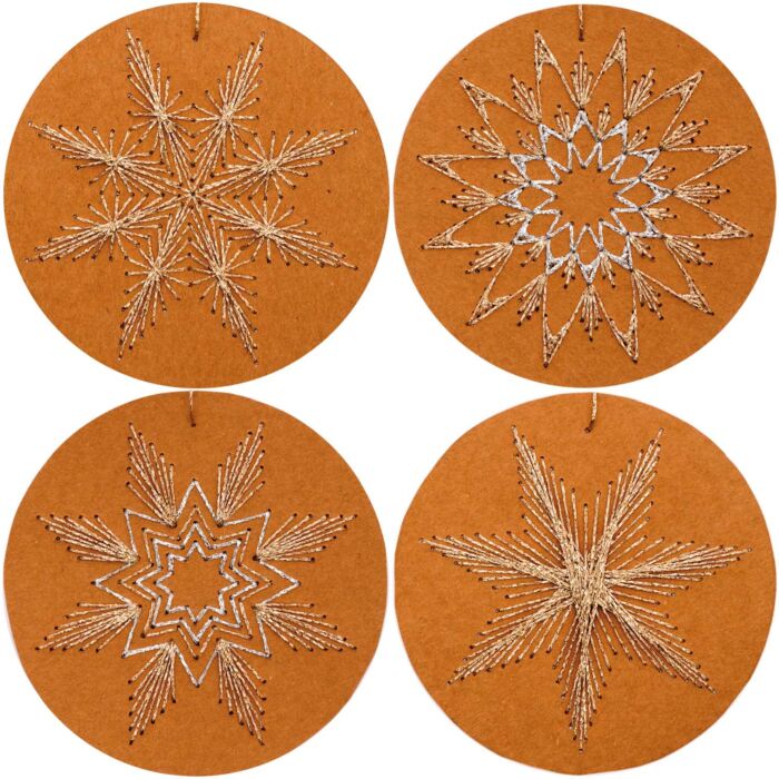 Rico Kraft Stitchable Bauble With Yarn