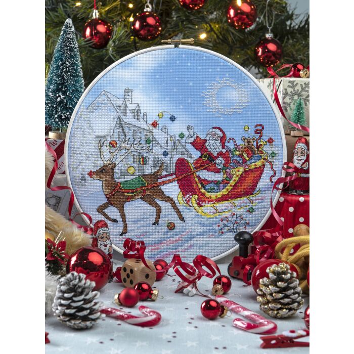 Cross Stitcher Project Pack - Santa's in Town XST377